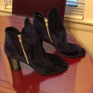 Steve madden chunk heel open toed booty 10